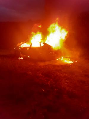 Persoana carbonizată, găsită pe bancheta din spate a unei mașini hibrid care a luat foc, în Cluj. Anchetatorii cred că incendiul a fost provocat intenționat
