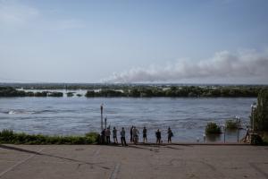 Imaginile dezastrului din Oleșki. Localnicii cer în disperare să fie salvaţi din calea apelor, după distrugerea barajului de pe Nipru