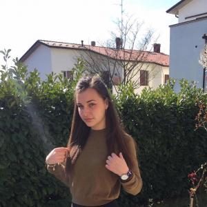 "Ai lăsat în urmă lacrimi și inimi sfâșiate". Daria, o tânără româncă de 19 ani, a murit la volanul unui Duster pe un drum din Italia
