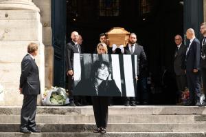 Legendara Jane Birkin, înmormântată la Paris. La funeralii au participat sute de fani, dar şi personalităţi ca Brigitte Macron sau Vanessa Paradis