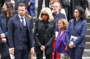 Legendara Jane Birkin, înmormântată la Paris. La funeralii au participat sute de fani, dar şi personalităţi ca Brigitte Macron sau Vanessa Paradis