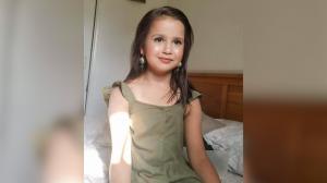 "Viaţa mea nu va mai fi niciodată la fel!" Mărturia sfâşietoare a mamei Sarei, fetiţa de doar 10 ani găsită moartă în casă. Cazul pune pe jar poliţia din UK