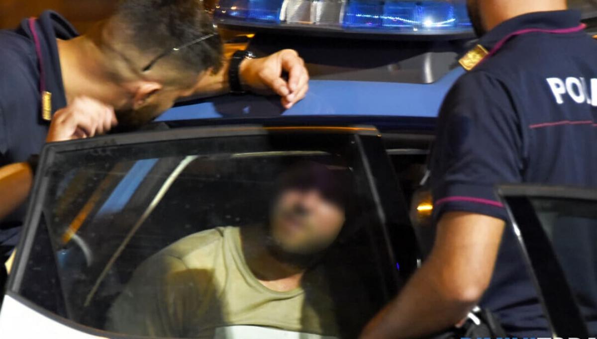 Un rumeno salvato all’ultimo momento dalla polizia in Italia.  Il giovane si è cosparso di benzina durante una videochiamata con la moglie