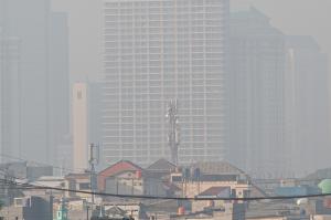 Jakarta a fost desemnat cel mai poluat oraş din lume. Localnicii sunt disperaţi: "Atâţia copii sunt bolnavi"