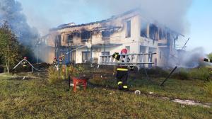 O casă de vacanţă a fost incendiată din temelii de un bărbat, în Tulcea. După o intervenţie de 4 ore, poliţia a prins făptaşul