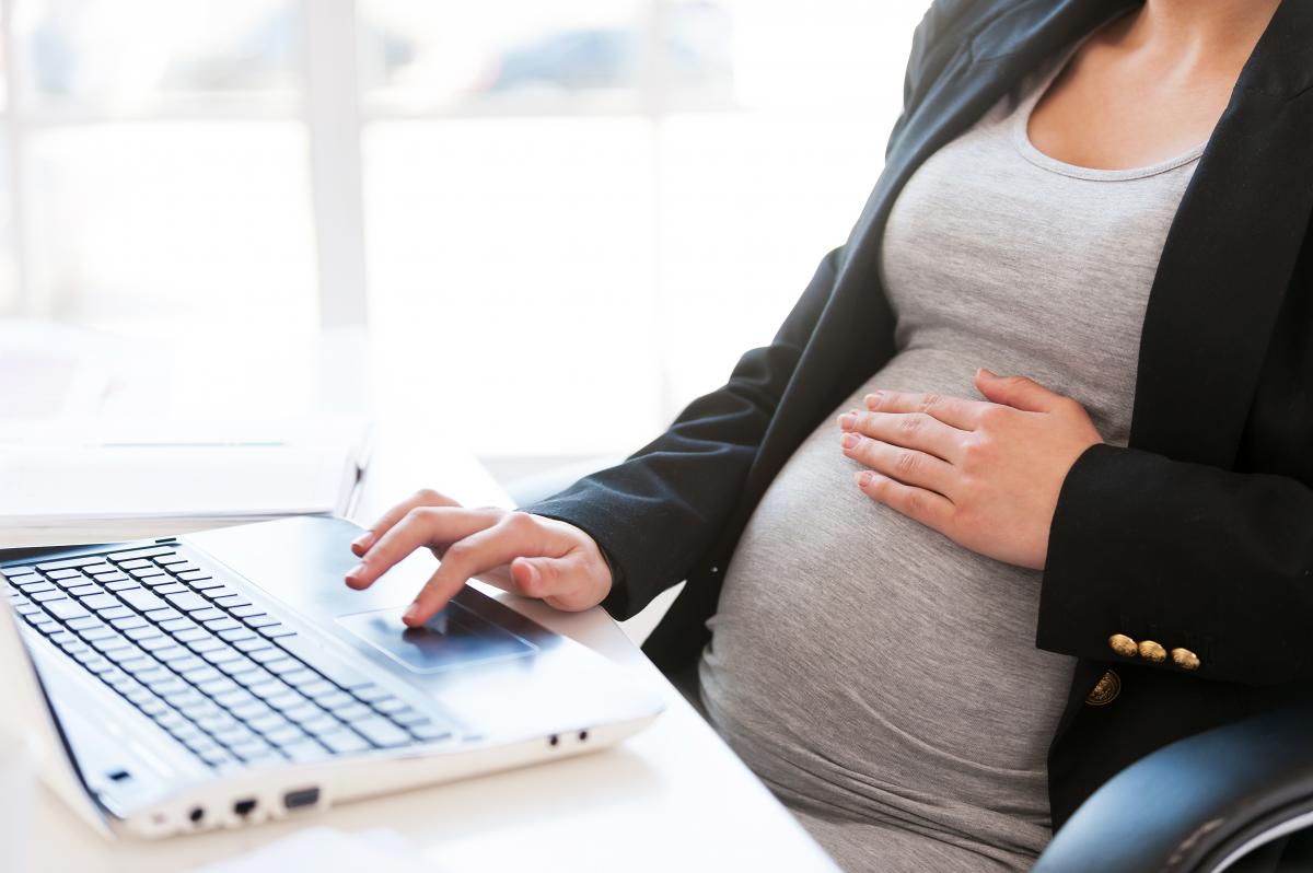 Ha mentito dicendo di aver dato alla luce 5 figli per ricevere benefici di oltre 100.000 euro.  Come la donna è riuscita ad ingannare lo Stato italiano