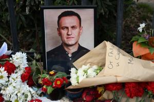 Alexei Navalnîi, înmormântat pe melodia "My Way" şi cu scandări "Rusia va fi liberă!". Mii de ruşi au participat  în ciuda avertizărilor de la Kremlin