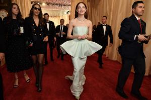 Momente virale la Premiile Oscar 2024: Ryan Gosling a cântat până când Emma Stone şi-a rupt rochia. Cum a reacţionat publicul la interpretarea lui Ken