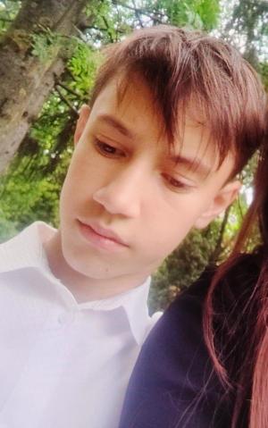 A fost găsit Denis, băiețelul de 12 ani dispărut în Botoșani. După mai bine de 12 ore de căutări, poliţiştii au dat de el într-un parc