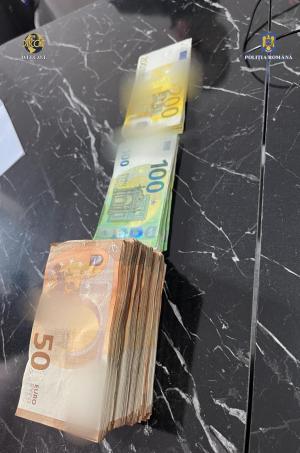 Metoda complexă prin care mai mulţi români au furat 2,5 milioane de euro din peste 630 de conturi bancare din Spania