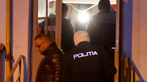"Ferească Dumnezeu!" Filmul oribilei crime din Botoșani, unde o femeie a fost ucisă de propriul soț în scara blocului. Fiica de 18 ani și-a găsit mama într-o baltă de sânge
