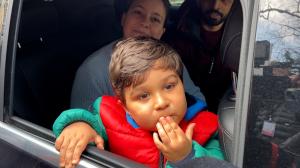 Aryan, copilul de doi ani care a stat în pădure aproape 25 de ore, s-a întors acasă. Pentru salvarea lui s-au mobilizat 400 de oameni din cinci judeţe