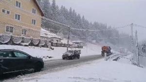 Ninge abundent în centrul țării. DRDP Brașov: Nu plecați la drum dacă nu sunteți pregătit pentru condiții de iarnă