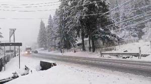 Ninge abundent în centrul țării. DRDP Brașov: Nu plecați la drum dacă nu sunteți pregătit pentru condiții de iarnă