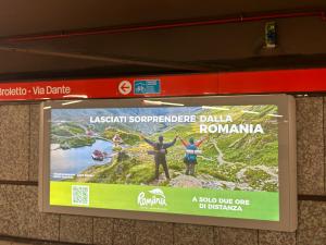 "Lasă-te surprins!" O nouă campanie de promovare a României, în două oraşe-cheie din Europa. Imagini spectaculoase, afişate la metrou şi pe autobuze