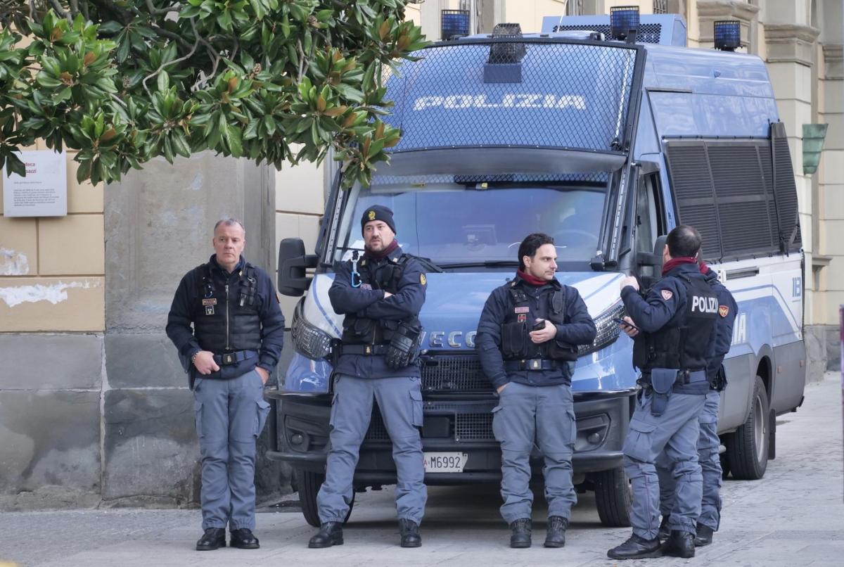 Un calciatore rumeno italiano, accusato di stupro, scappa di prigione.  Il test del DNA lo ha salvato
