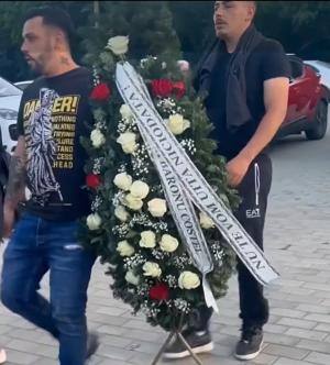 Costel Corduneanu a fost adus acasă, la Iaşi. Sute de oameni l-au primit pe "Stăpânul Moldovei" cu ropote de aplauze, un proţap şi covor roşu