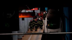 Filmul sinuciderii de la staţia de metrou Obor. Un bărbat s-a aruncat fără ezitare în faţa trenului sub privirile călătorilor