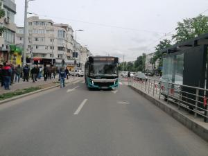 Un autobuz plin cu pasageri a spulberat trei femei, pe o trecere de pietoni din Galați. Una dintre ele a ajuns la spital