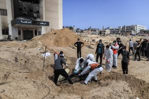​Scandalul gropilor comune din Gaza: "Ucişi cu mâinile legate şi dezbrăcaţi". UE şi ONU cer anchetă, Israelul neagă