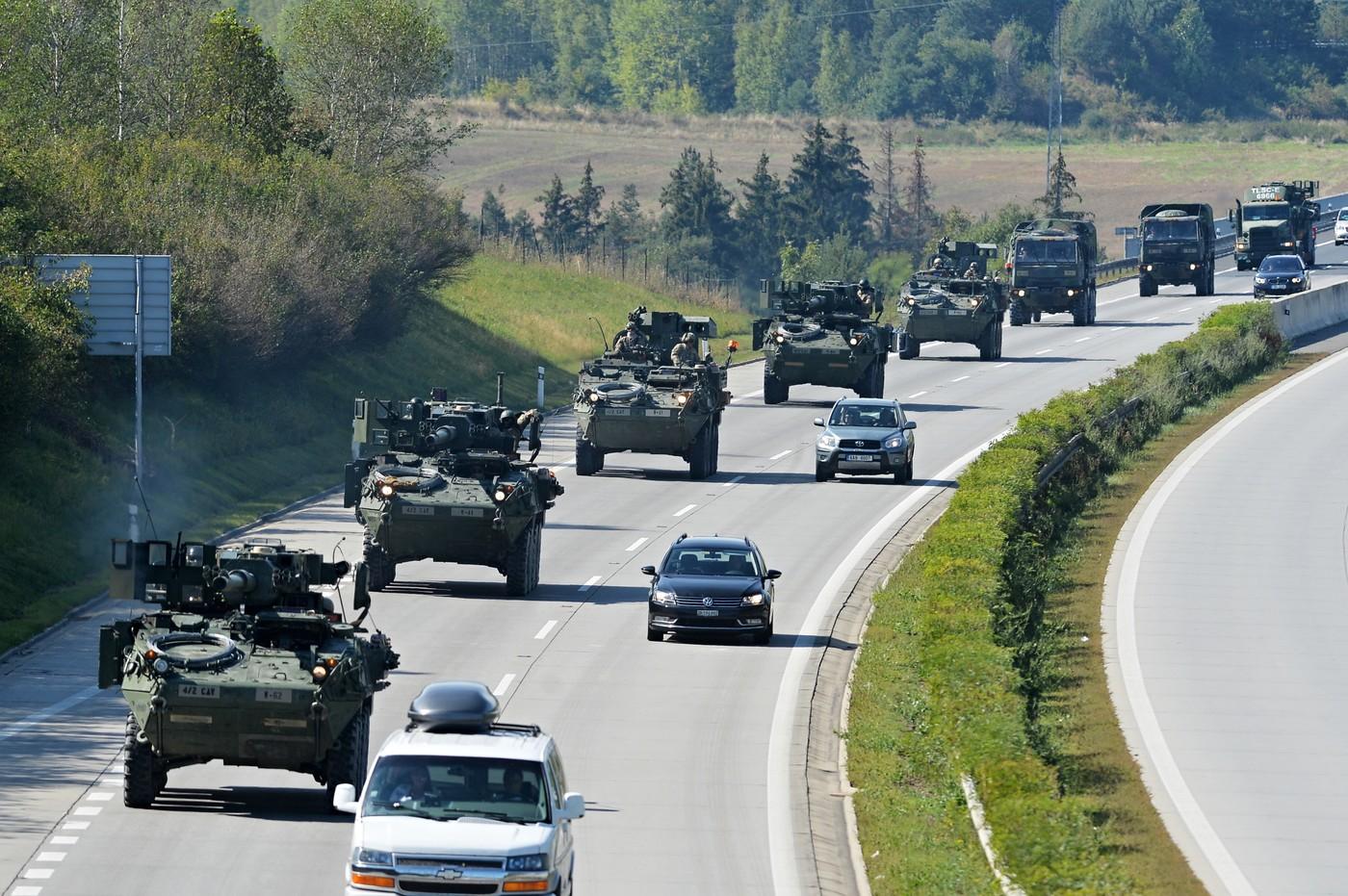 NATO ar putea trimite instructori în Ucraina pentru a antrena 150.000 de noi recruţi. 