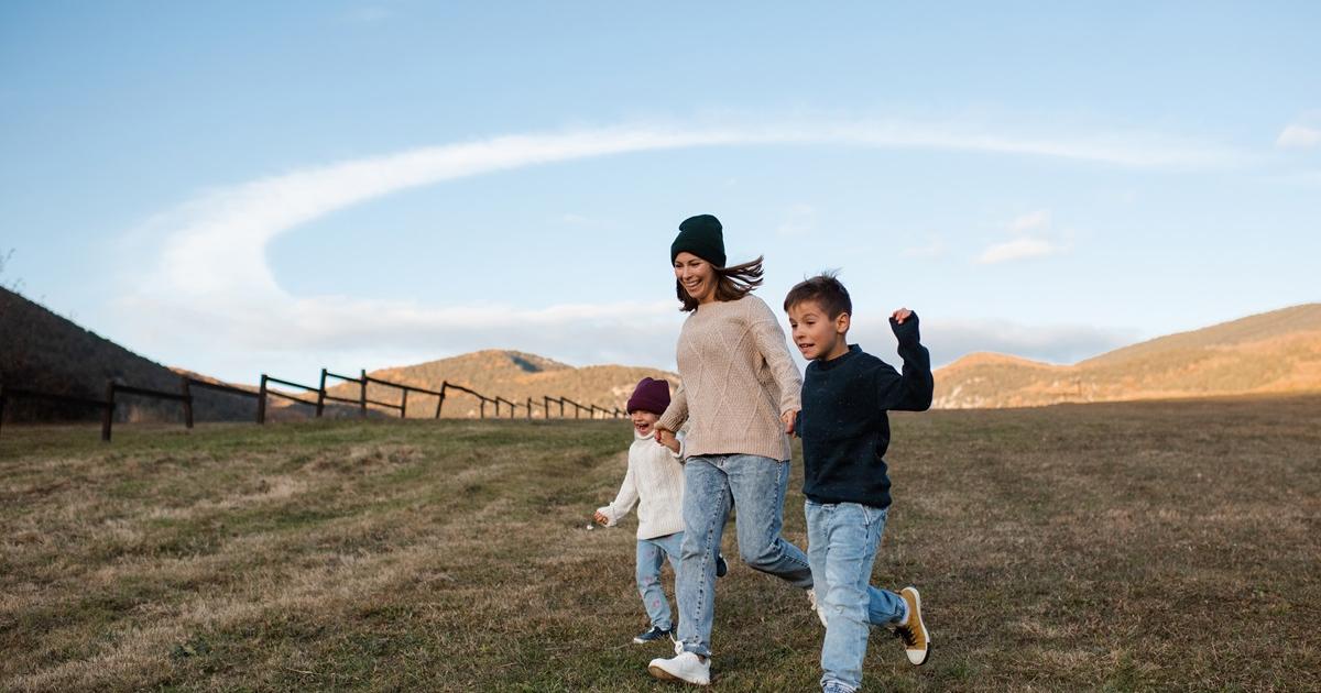 Vacanţe cu familia în octombrie 2025. Cele mai căutate destinații din România pentru un sejur alături de copii