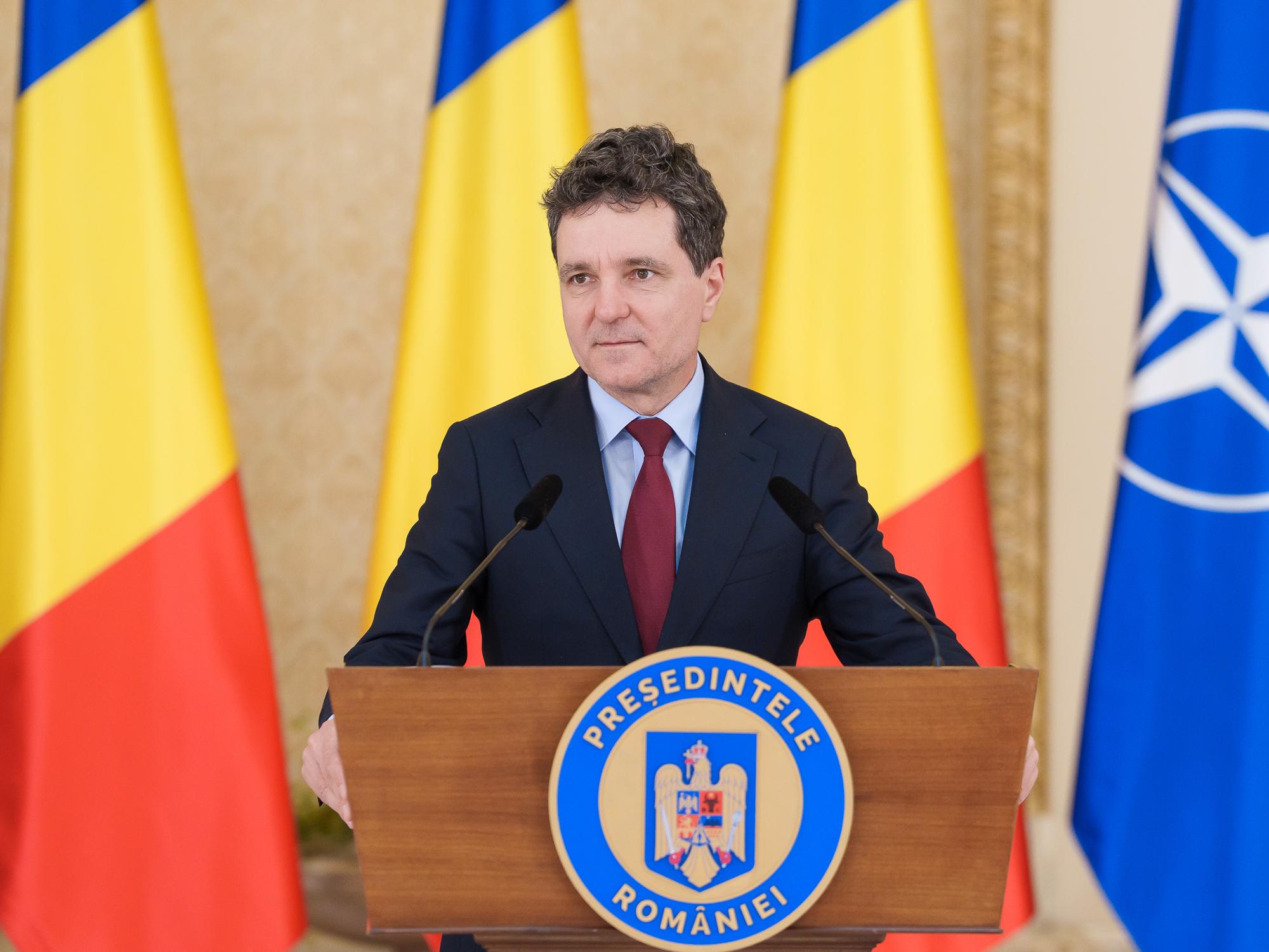 Președintele, față în față cu cea mai mare criză a democrației din istoria României