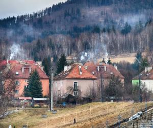 Casă şi 3.000 mp de teren la 25.000 de euro. Zona unde tinerii se mută la sat din cauza vieţii scumpe la oraş