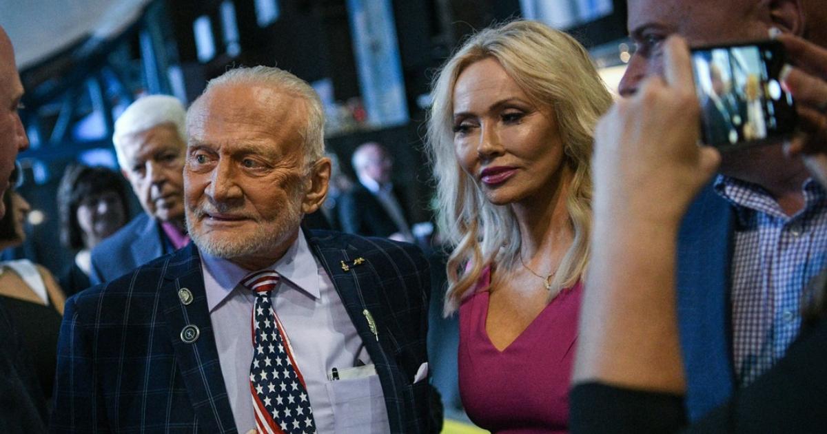 Soţia astronautului Buzz Aldrin, românca Anca Faur, a murit la 66 de ani. Cei doi erau căsătoriți de 2 ani