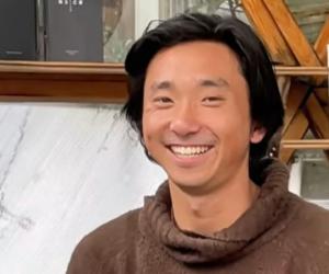 Un bărbat cu studii în Finanţe a renunţat la viaţa privilegiată şi trăieşte pe stradă cu 14$ pe lună