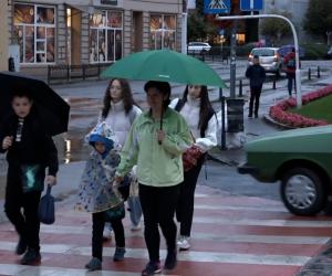 Școlile și grădinițele din Capitală şi alte 5 judeţe închise din cauza Codului Roșu. Cursurile se fac online