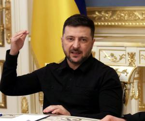 "Cum au jefuit prietenii lui Zelenski țara în plin război". Stenogramele unui scandal care cutremură Ucraina