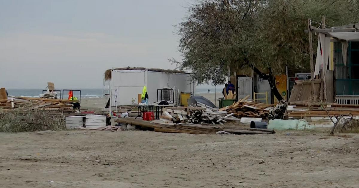 Ultimatum după scandalul plajelor la Năvodari: Beach barurile ilegale trebuie rase până la 15 noiembrie