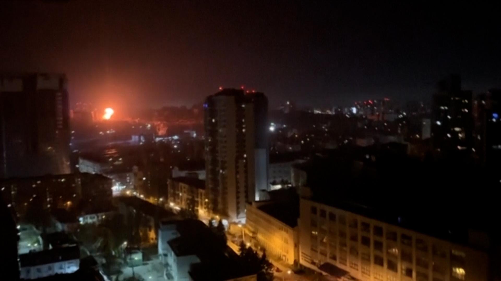 Un mort şi 15 răniţi în Kiev după un nou atac cu rachete şi drone al Rusiei