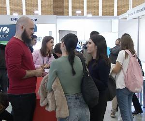 Bătaie pe joburi într-un domeniu surpriză. Studenții români aleargă după salarii de până la 14.000 lei