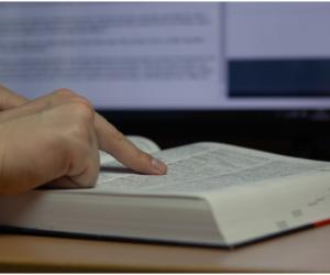 Definiţia din DEX a cuvântului "femeie", contestată public. Un ONG cere Academiei Române să ia măsuri