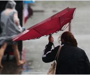 Cod galben de vreme severă în 13 judeţe şi în Bucureşti. Când scăpăm de frig şi ploi