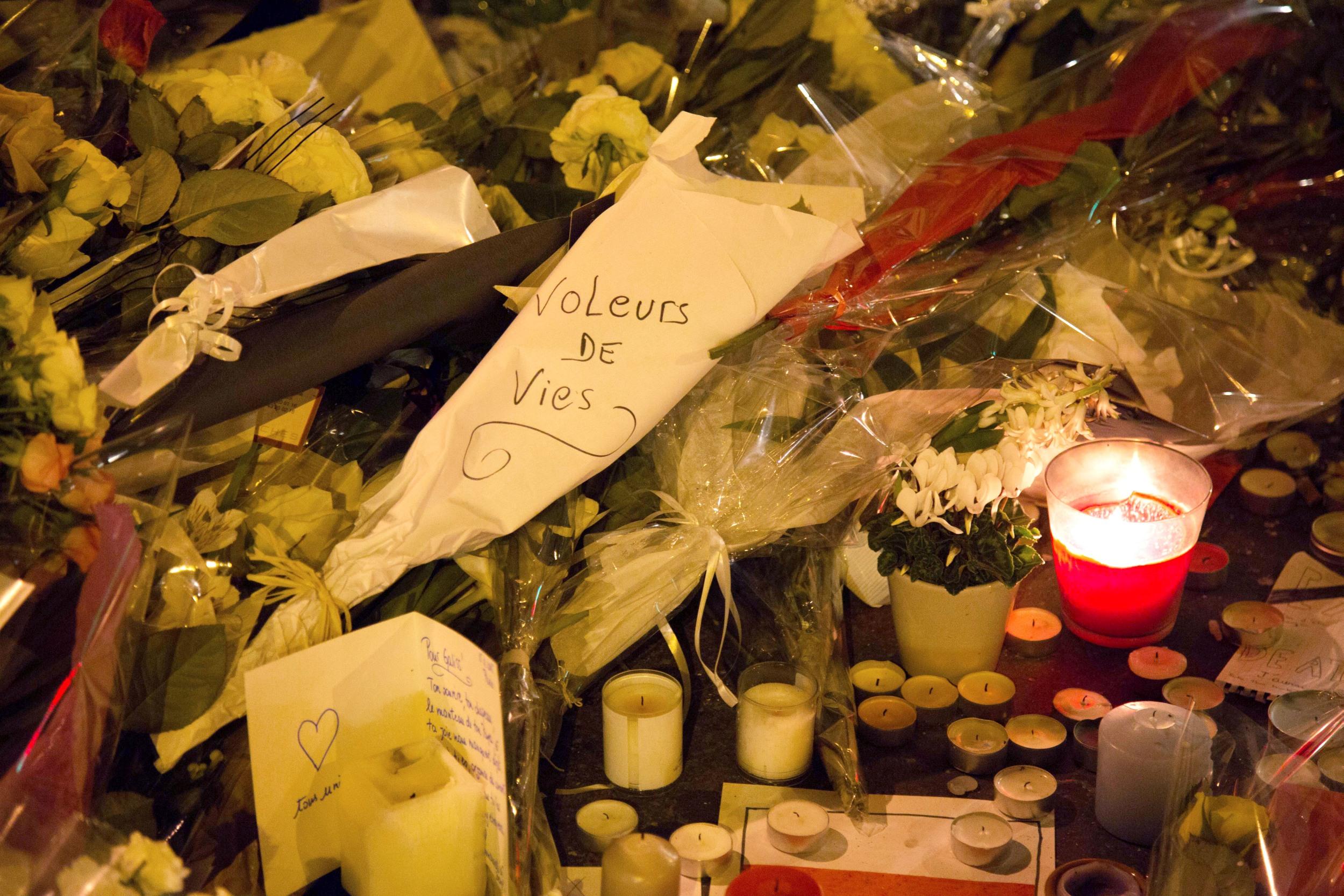 Franța marchează zece ani de la atentatele teroriste din Paris, amenințarea persistă