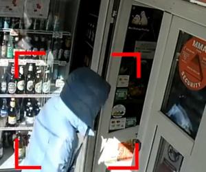 Teroare într-un bloc din Galaţi. Un bărbat şi-a făcut un obicei din a-şi ataca fără motiv vecinii