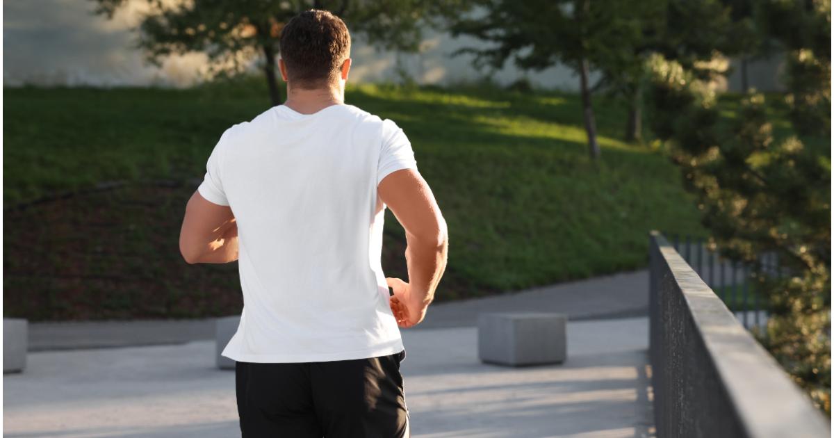 Photo for the article Alerga zilnic şi nu punea gura pe alcool, însă un obicei banal l-a costat scump. Britanic, doborât de AVC