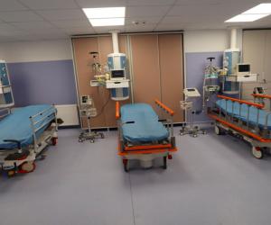 Medici revoltaţi de amânarea creşterii punctului pe serviciu medical: Vindecaţi-i voi pe pacienţi prin OUG-uri