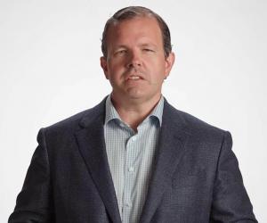 Peste 500 de angajaţi s-au trezit în conturi cu bonusuri de câte 400.000 de dolari