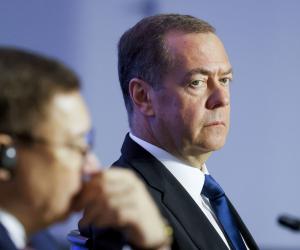 Medvedev ameninţă Europa: Dacă nebunii din UE fură activele rusești înghețate, avem motiv de război