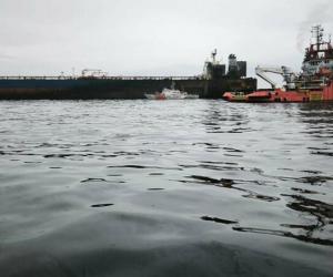 Elicopter bulgar aprovizionează nava rusă "Kairos" după atacul ucrainean. Echipajul urmează să fie evacuat