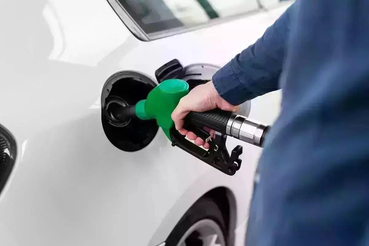 Care sunt preţurile la carburanţi astăzi, 13 martie 2025. Preţurile la benzină standard şi motorină standard au scăzut cu 5-6 bani pe litru