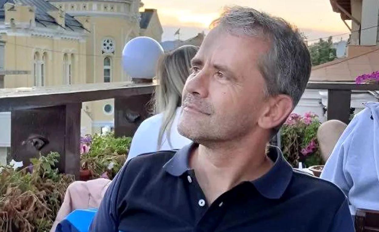 Fostul polițist criminalist Bogdan Deftu, găsit într-o baltă de sânge pe peronul gării din Câmpina, a murit la spital. Familia crede că a fost omorât