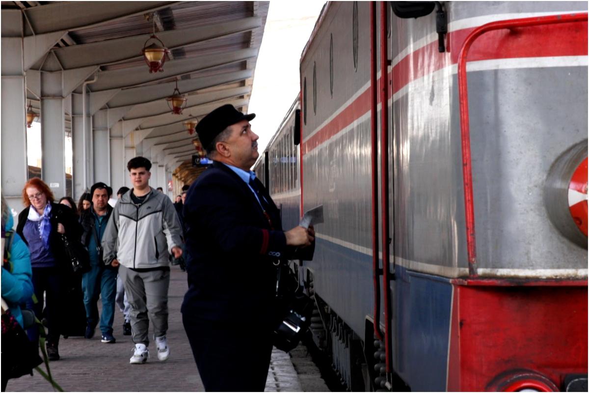 21 de angajaţi CFR, plasaţi sub control judiciar în dosarul de fraudă. Nu mai au dreptul de a profesa