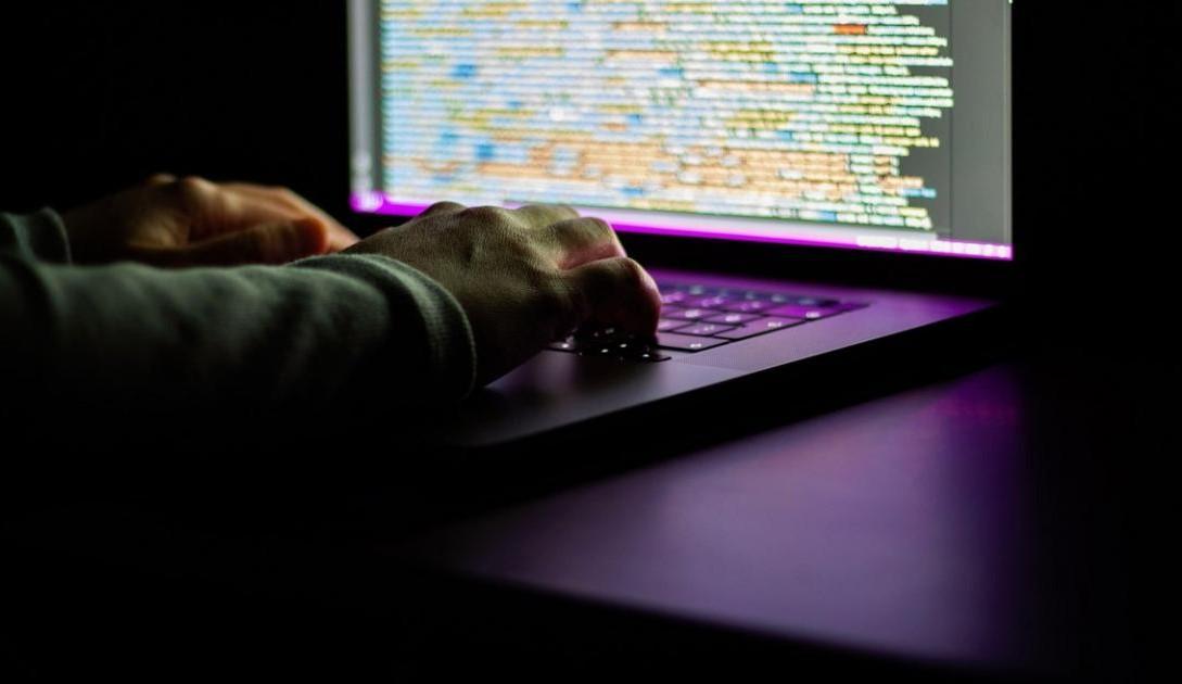 Ce este un Infostealer, prin care hackerii pot fura parole sau date bancare. Avertismentul DNSC