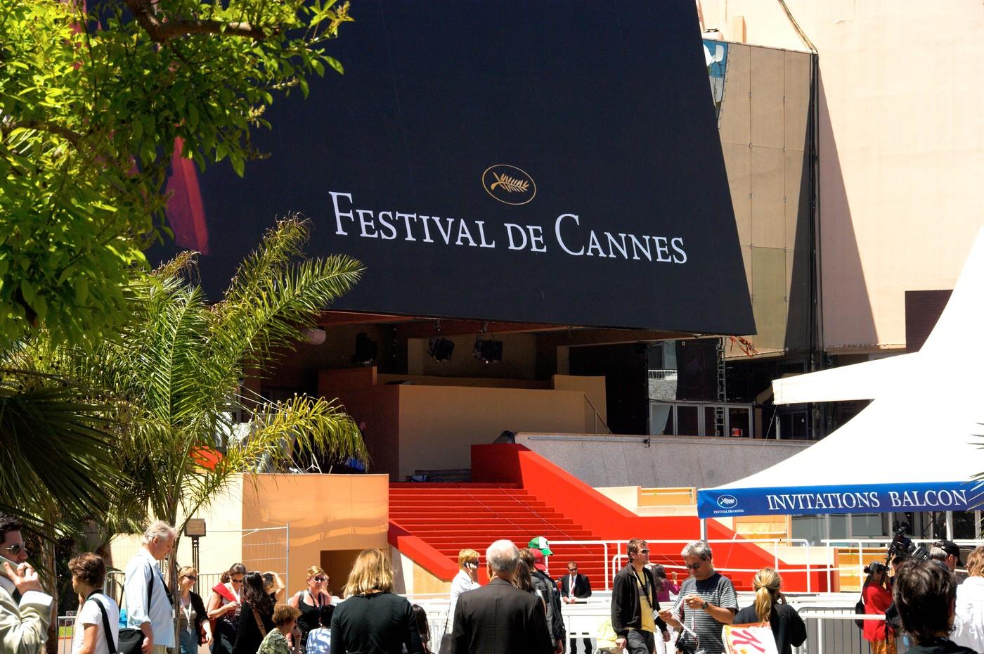 Producător de film, grav rănit după ce un palmier a căzut peste el la Festivalul de la Cannes