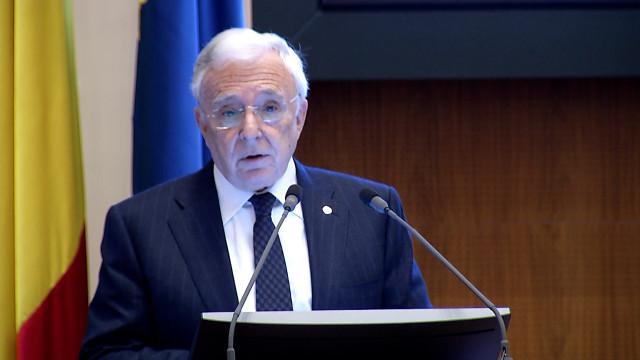 Mugur Isărescu: "Dacă citeşti despre bătălia de la Stalingrad, nu ai cum să înţelegi ce se întâmplă în finanţele din România"